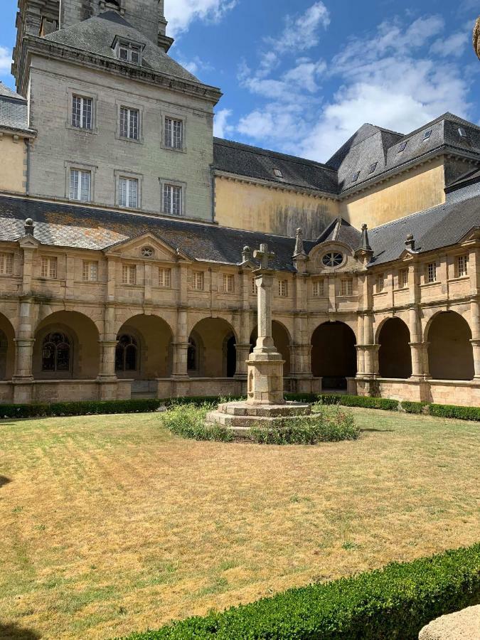 Отель Chez Michel Et Michele Calan Экстерьер фото